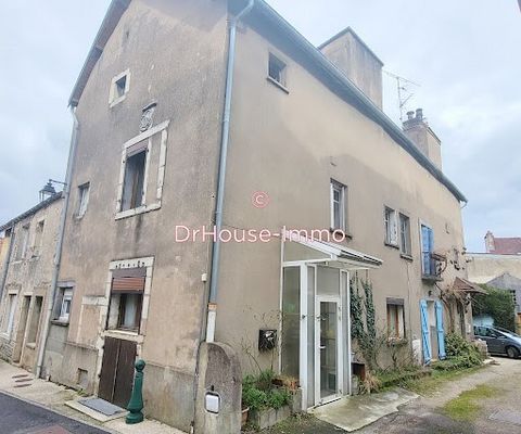 Située dans le magnifique quartier du vieux TALANT, maison en pierre à rénover, comprenant 5 pièces réparties sur trois niveaux (rdc, 1er étage et grenier), offrant un espace de vie au potentiel de 150m² au total (50 m² par niveau). De plus, vous aur...