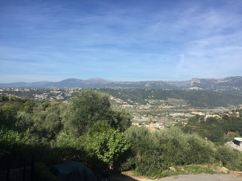 Extender Immobilier vous présente dans un écrin de verdure, à proximité des écoles et comerces dans le quartier prisé de St Antoine de Ginestière, un appartement en rez de jardin d'exposition Ouest dans petite copropriété. La résidence est sécruisée ...