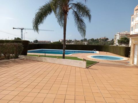 DON'T MISS THIS GREAT OPPORTUNITY! LARGE SHOP/RESTAURANT/BAR IN PRAIA DO VAU WITH 2 BOX GARAGES, PRIVATE TERRACE, TERRACE, SWIMMING POOL AND GARDEN, WITH PROJECT FOR CONVERSION INTO A T2 NEXT TO THE BEACH, VERY WELL LOCATED CLOSE TO ALL AMENITIES AND...