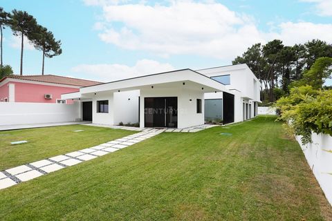 Nous vous présentons une superbe maison de luxe située à Verdizela, un endroit privilégié et paisible, idéal pour ceux qui recherchent confort et sophistication. Avec une superficie généreuse de 1 050 m² de terrain et 320 m² de construction, cette ré...