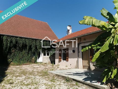 Située à Pourlans (71270), cette charmante maison de village (mitoyenne d'un côté) bénéficie d'un environnement paisible, proche d'une école, idéal pour les familles et/ou pour un artisan. Le terrain de 1715 m² est clos et est agrémenté, à l'arrière,...