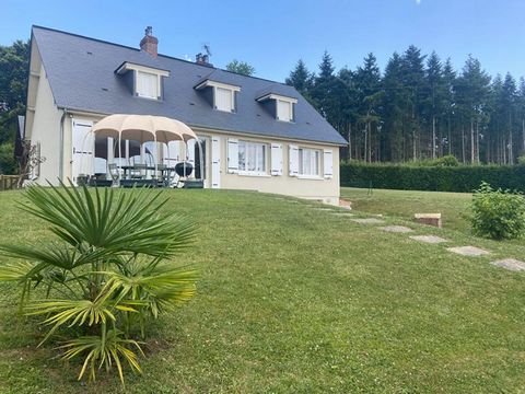 PROPRIETES PRIVEES DU THUIT DE L'OISON vous propose cette agréable maison de 5 chambres de 153 M² avec sous-sol complet sur la commune recherchée de La Saussaye avec une vue sur la Vallée de l'Oison. Cette maison vous offre au RDC, une jolie cuisine ...