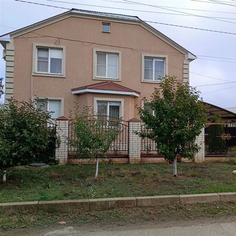 ID в ИМЛС: 17871922 Продам Дом площадью 200 м² ( село Верхнерусское), участок 10 сот. (Земли населенных пунктов / Индивидуальное жилищное строительство). Дом: этажность - 3. Дом полностью автономен, есть своя скважина, генератор для подачи электричес...