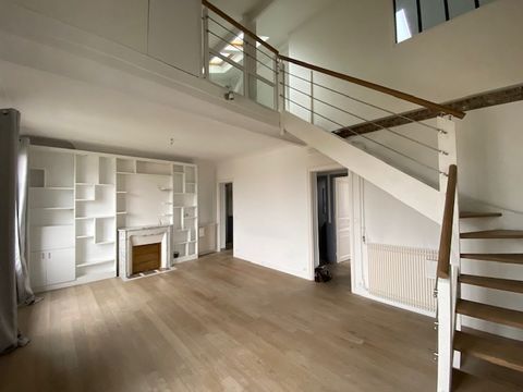 IDEAL POUR INVESTISSEUR, A vendre dans une petite copropriété de 8 lots (dont 4 appartements) un tres beau duplex au dernier etage d'une superficie de 81 M². (3° étage) Ce bien est occupé actuellement par des locataires pour une durée de 3 ans avec u...