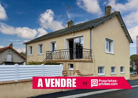 Stéphanie DRONNE vous propose ce bien situé dans le centre du village de Daumeray, à proximité des écoles et des commerces, à 30 mn d'Angers, 10 mn du péage de Durtal et 10 mn de Châteauneuf-sur-Sarthe. Maison d'habitation comprenant au rez-de-jardin...