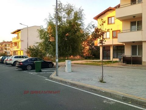 Nous vendons une grande et spacieuse maison sur quatre étages dans l’un des endroits les plus recherchés de Nessebar - quartier de la mer Noire, non loin de la plage nord de Nessebar. L’emplacement est emblématique de la région. Cherno More 1 est l’u...