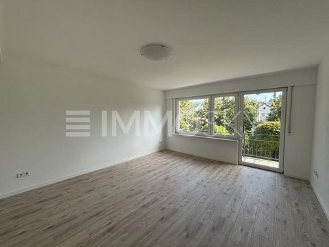 Désormais, cet appartement de 2 pièces à Espan est disponible à la vente ! L’appartement est situé au rez-de-chaussée d’un immeuble d’appartements avec un total de 8 appartements. La surface habitable d’environ 55,7 m² s’étend sur un dégagement, une ...