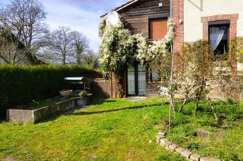 Située dans un hameau à 3min de Bonnat (23220), cette maison d'environ 176 m² offre un cadre de vie idéal en pleine campagne, tout en restant proche des commodités de la ville. À proximité des écoles, collège, commerces, pharmacie et Pôle santé, la m...