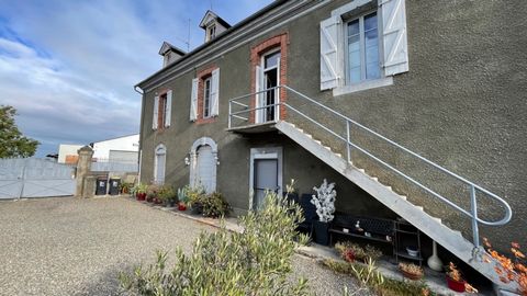 A Aureilhan, proche de Tarbes appartement de type 3 de 73M2 situé au 1° étage accessible par escalier extérieur. Copropriété dans une grande maison, seulement composée de deux appartements. Les fenêtres sont en double vitrage, la déco est sobre et ac...