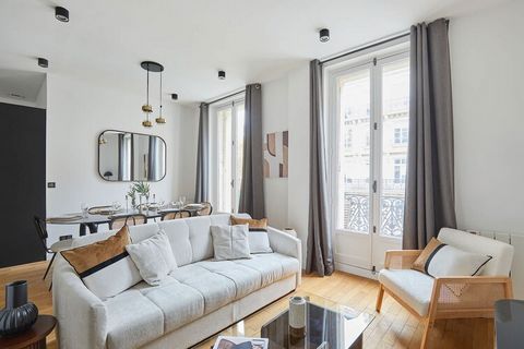 Meine Wohnung verfügt über 2 Schlafzimmer mit einem großen, modernen und eleganten Wohnzimmer, ist komplett renoviert und klimatisiert (mobile Klimaanlage). Sie befindet sich im Zentrum von Paris im 3. Arrondissement. Auf halbem Weg zwischen der Rue ...