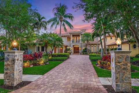 OPPORTUNITÉ EXCEPTIONNELLE de posséder une maison récemment rénovée dans l’un des endroits les plus précieux de Palm Beach Gardens! 'The Cove' est une enclave fermée de seulement 20 maisons Waterfront le long du corridor convoité de Donald Ross. Cett...