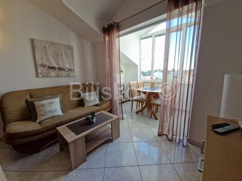 Kaštel Štafilić, Resnik – Wohnung (Studio) mit offenem Meerblick Exklusivverkauf Wohnung im Dachgeschoss eines Wohngebäudes in Kaštel Štafilić – Resnik in der Nähe des Meeres und des Strandes Fläche: 30 m² (Wohnung 26,74 m² + Abstellraum 2,84 m²) 3. ...