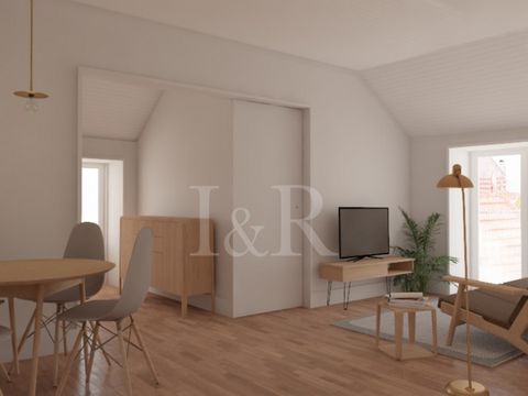 One-bedroom apartment with 62 sqm, located in the Fontainhas project, in the center of Setúbal. This cozy apartment consists of a small bedroom with fitted closets, a large living room, an open kitchen and a complete bathroom. View over the river Sad...