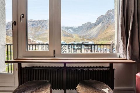 This cozy vacation rental is located in the heart of Tignes-Val Claret, within the Sefcotel residence, offering a prime location with easy access to all the resort's amenities. On the ground floor, you'll find a shopping arcade featuring a variety of...