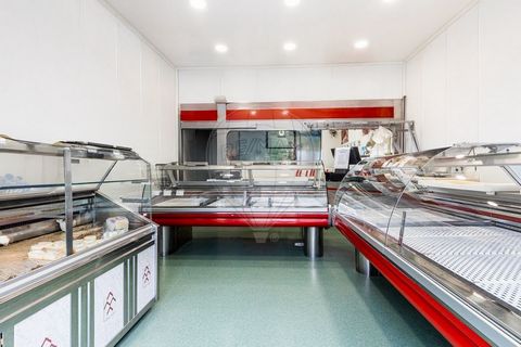 Are you looking for a store to open or grow your business in Alvalade? Store with a total area of 58m², this store is for transfer with a very attractive rent for the area. The Alvalade neighborhood is considered one of the coolest in Lisbon, with a ...