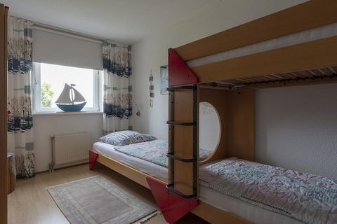 Welkom in een gezellig appartement, perfect gelegen aan zee, ideaal voor een familievakantie! Deze charmante accommodatie ligt op de eerste verdieping van het complex en biedt comfortabel slaapplaats aan maximaal vijf gasten. De uitnodigende woonkame...