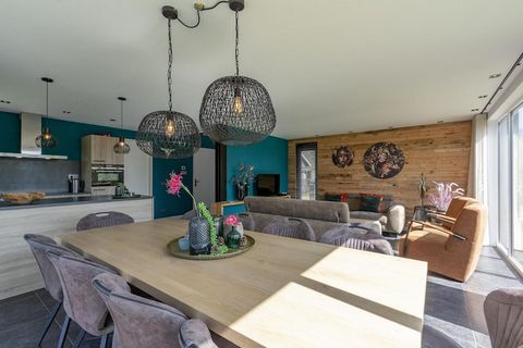 Fantastisch vakantiehuis voor 10 personen Even ertussenuit of een fijn vakantie aan zee met familie of groot gezin, boek de Luxe Villa op Park Keizerskroon. Dit vakantiehuis is werkelijk van alle gemakken voorzien en biedt u veel comfort gedurende uw...