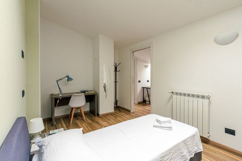 Het appartement in Milano heeft 3 slaapkamer(s) en kan gereserveerd worden tot 5 personen. Accommodatie De accommodatie heeft een oppervlakte van 70 m². Tevens heeft u de beschikking over lift, wasmachine, mini bar, strijkijzer, internet (wifi), balk...