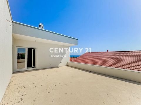 VIR, PEDINKA - Geräumige Zweizimmerwohnung mit Dachterrasse in einem Neubau - 600 m vom Strand entfernt Eine zum Verkauf stehende Zweizimmerwohnung auf der Insel Vir, Bezirk Pedinka, mit einer Gesamtfläche von 87,15 m2. Die Wohnung im Erdgeschoss des...