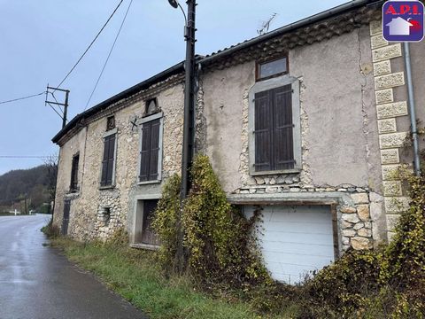 TE RENOVEREN Kom en ontdek dit te renoveren huis gelegen op 10 minuten van Foix. Gelegen in de Col del Bouich, biedt het veel potentieel. Tuin, garage, grote woonkamer, ruimtes om te ontwikkelen... Jouw gereedschap! AGENCE PYRENEES IMMOBILIER (API) -...