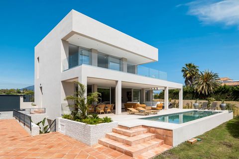 VILLA LIPTO SAN PEDRO BEACH SIDE, MARBELLA New build quality villa on the beach side of San Pedro de Alcantara. Built to the highest German qualities. Walking distance to the beach and the promenade of San Pedro. Main floor: entrance, living and dini...