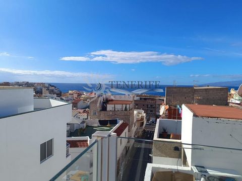 Zum Verkauf steht ein Maisonette-Penthouse in einem komplett renovierten Gebäude mit nur 6 Wohnungen in Alcalá, weniger als 300 Meter vom Fischereihafen und dem Strand entfernt und mit Zugang zu allen notwendigen Dienstleistungen und mit guter Anbind...