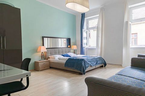 Note: the monthly rent for December, i.e. the period from 01.12. to 31.12.2024, is 1493€ Welcome to our friendly and stylish private room, in a historic Viennese old building from the Biedermeier era, which is under monument protection. The room is l...