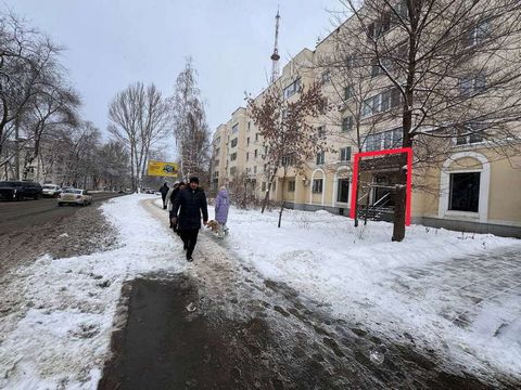 г.Самара, Октябрьский район, ул. Советской армии 201. Ближайшее пересечение с ул.Московское шоссе. Сдается помещение на первой линии. Общая площадь: 84 кв.м. Ремонт: полы-плитка, потолок-армстронг. Потолок: 2.8 м. Выделенная мощность: 15 кВт. Парково...