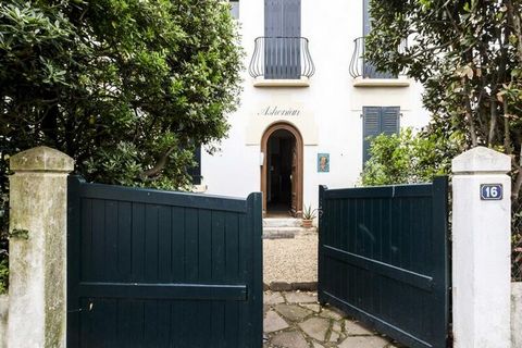 Idealmente situado entre el centro de la ciudad y la Costa Vasca de Biarritz, este pequeño y moderno estudio tiene capacidad para 2 personas. 2 personas. Ubicado à A 6 min a pie de la playa de Côte des Basques y a pie de playa. Proximidad del centro ...