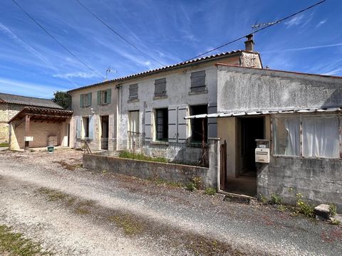 Maison charentaise avec de grandes dépendances