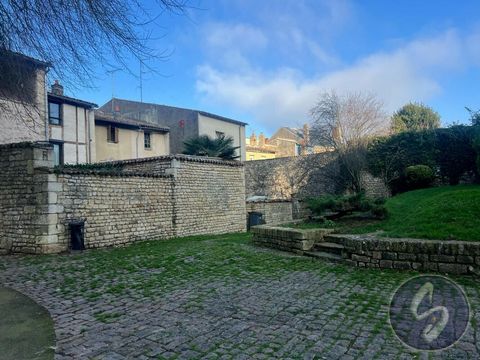 Careful! Discover this magnificent old house of 100 m², nestled in the heart of Saint-Maixent-l'École, a city where charm and modernity meet. Interest! Carefully renovated in 2022, this house combines the cachet of the old with modern comfort. With i...