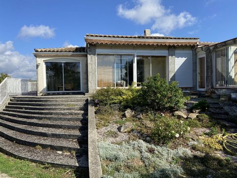Villa avec grand terrain arboré