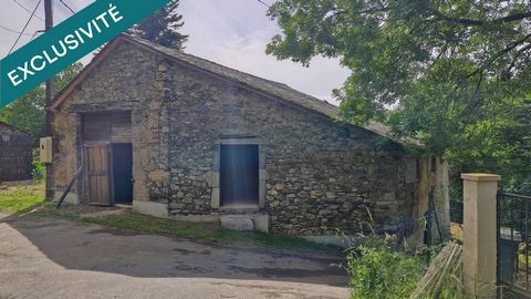 Bâtiment en pierre de en partie rénové