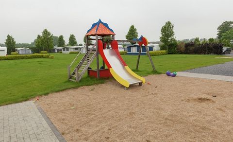 Cet appartement spacieux est parfait pour les familles ou les petits groupes, avec un salon/salle à manger confortable avec une télévision et des sièges confortables. La cuisine entièrement équipée comprend des équipements modernes comme une plaque d...