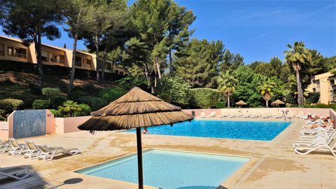 Sanary, T2 Bis d'environ 26 m² dans résidence sécurisée proche des plages.