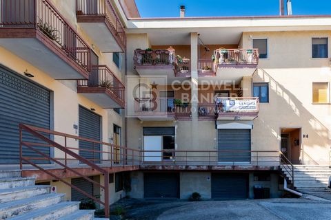 Appartement à vendre dans le centre de Velina Castelnuovo Cilento Coldwell Banker Cillo & Partners propose à la vente un appartement au premier étage, situé au cœur du hameau de Velina, dans la municipalité de Castelnuovo Cilento. La propriété est si...