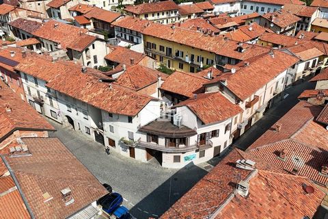 Nel cuore di Candia Canavese, a soli 800 metri dal suggestivo Lago di Candia, proponiamo in vendita i muri e lattività dello storico ristorante Borgo Antico, una realtà già avviata che unisce fascino, tradizione e potenzialità. La struttura si svilup...