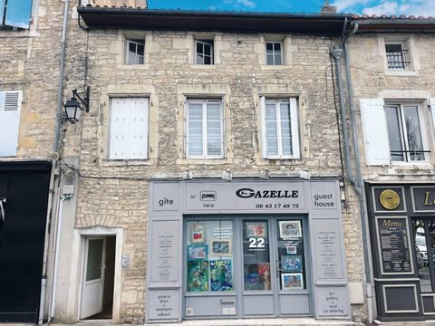 Maison avec local commercial et potentiel locatif  Centre de Ruffec