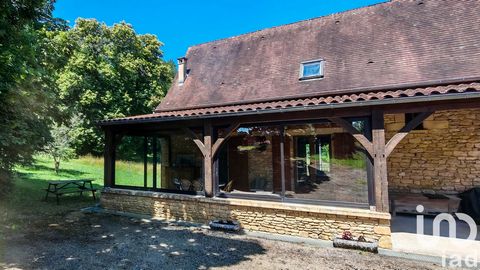 iad France - Jocelyne Nicolas vous propose: SARLAT-Sur un terrain de 3500 m2 , environnement campagne et nature, maison traditionnelle de 135 m2 environ, façade pierres, très bien entretenue et parfait état. Elle se compose d'une grande véranda, cuis...