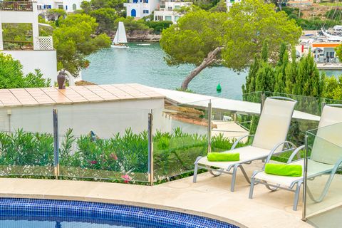 Bienvenido a esta fantástica casa con piscina privada y maravillosas vistas al puerto de Cala d'Or El exterior de esta maravillosa casa ofrece un abanico de posibilidades para disfrutar del buen tiempo en la isla: pueden tomar el sol en las tumbonas,...