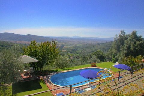 This house is a charming 2-bedroom cottage for 4 people in the hills near Cortona. You have breathtaking views over the Valdichiana and a swimming pool which makes this home perfect for small families looking for a peaceful vacation. The Etruscan cit...