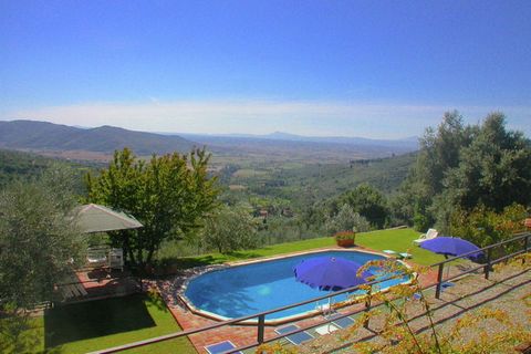 Questa casa è un affascinante cottage con 2 camere da letto per 4 persone sulle colline vicino a Cortona. Hai una vista mozzafiato sulla Valdichiana e sulla piscina che rende questa casa perfetta per le piccole famiglie che cercano una vacanza tranqu...