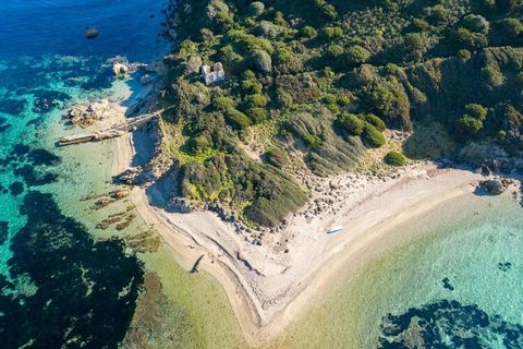 Geniet van een welverdiende vakantie op het Italiaanse eiland Sardinië! Deze leuke vakantiewoning biedt haar gasten toegang tot een gemeenschappelijk zwembad en een gemeenschappelijke tuin. Zeer geschikt voor zonnige vakanties met familie of vrienden...