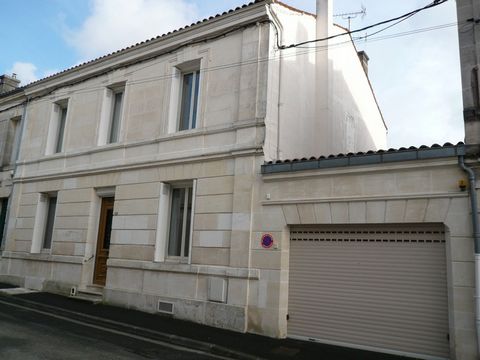 Dpt Charente (16), à vendre COGNAC maison P7 de 206 m² - Terrain de 460,00 m²