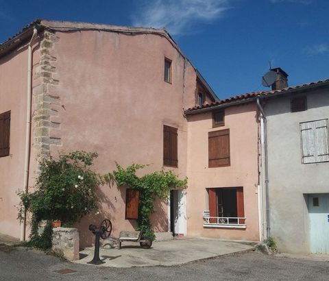 Semi-detached house in a characterful village with detached land of 182m² The property is composed as follows: On the ground floor: a living room and a kitchen, separate wc. On the 1st floor: a shower room, 2 bedrooms, one of which has the possibilit...