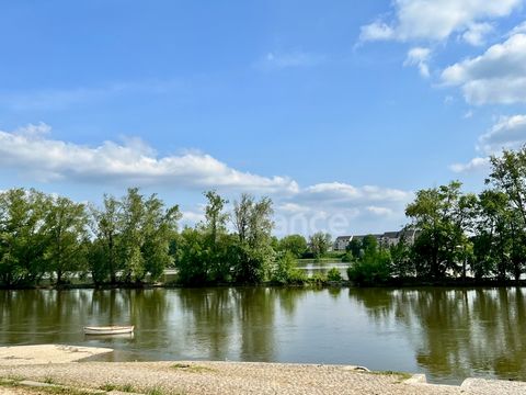 ORLEANS CENTRE VILLE et Bords de Loire à vendre belle MAISON DE VILLE double réception, 5 chambres, terrasse bois sur jardinet avec garage