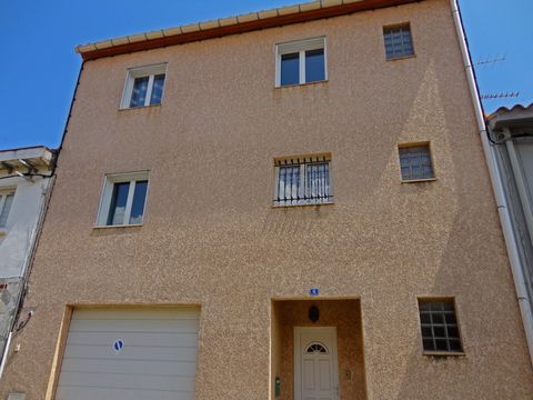 Dpt Pyrénées Orientales (66), à vendre proche de PERPIGNAN immeuble P8 de 160 m² avec garage et cour