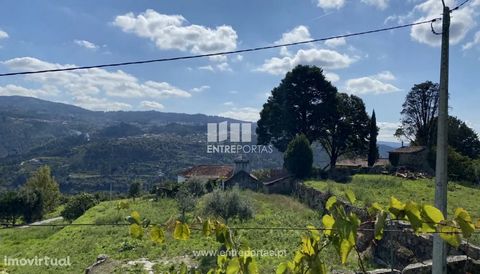 Land for Sale with possibility of construction. It offers fantastic views, good access and great sun exposure. Opportunity! Come visit! São Lourenço do Douro, Marco de Canaveses. Ref.: MC09027 FEATURES: Land Area: 700 m2 Area: 700 m2 Used Area: 700 m...
