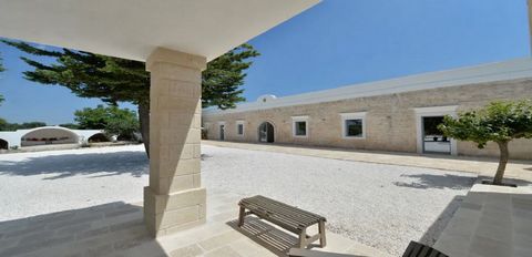 Farmhouse, Masseria, dating back to the early 1900s located at about 1 km away from the old town center of Ceglie Messapica, a well-served ancient town of Messapian origins, known as the Apulian culinary capital. In a strategic position in the middle...