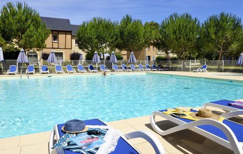 Con una piscina climatizada al aire libre como punto central, ¡bienvenido a los apartamentos de Residence le Hameau du Moulin! Este parque de vacaciones ha terminado recientemente la construcción en un total de 110 alojamientos que se encuentran en e...
